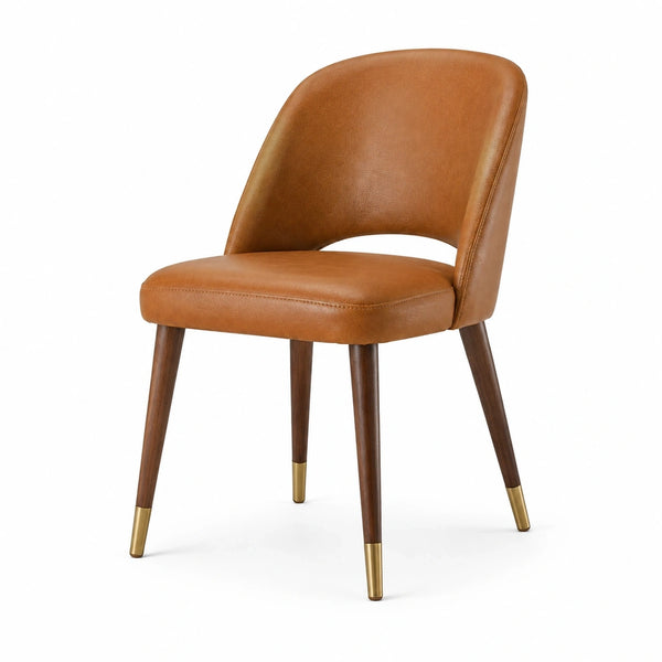 Chaise de salle à manger Falqorin en similicuir marron avec pieds en bois, dimensions 48x56x82 cm, assise confortable.